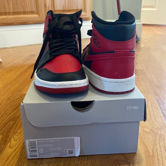 Jordan 1 Mid Banned (2020) - Picture 2 of 4